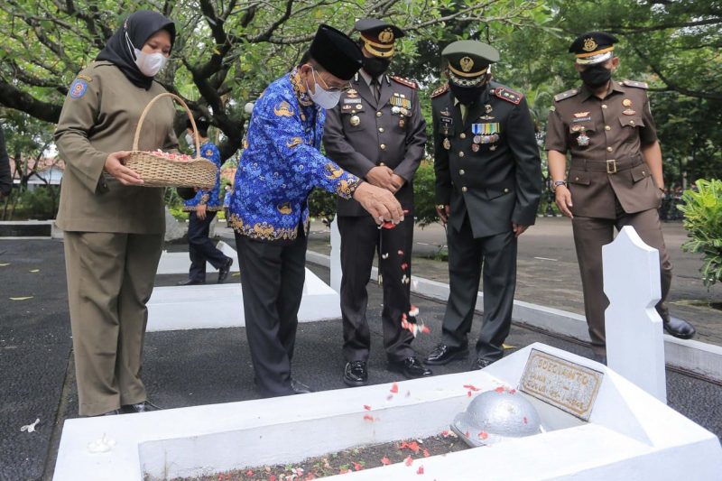 Wakil Wali Kota Tangerang H. Sachrudin Memimpin Upacara Ziarah Dan ...