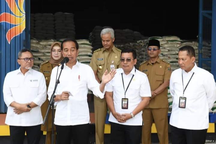 Presiden Jokowi Luncurkan Penyaluran Cadangan Beras Pemerintah Untuk ...